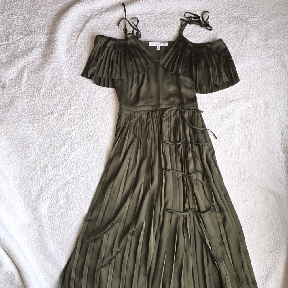 Banana Republic Elegant Olive Green Pleated Dress